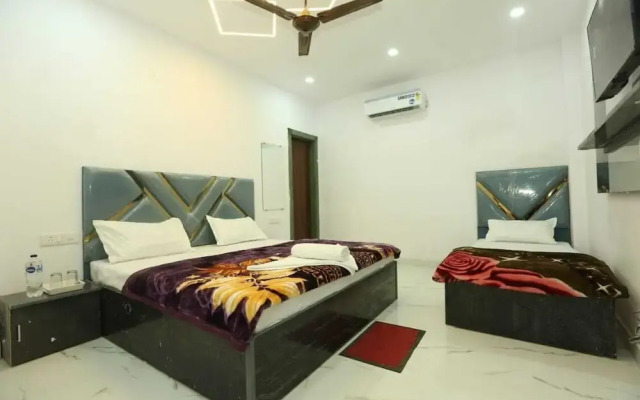 Aditya Home Stay