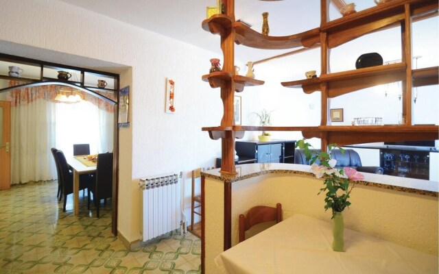 Stunning Home in Barisici With Wifi and 4 Bedrooms