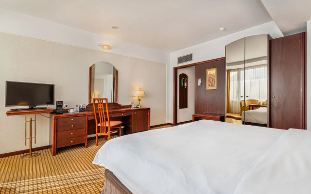 Aro Palace Hotel