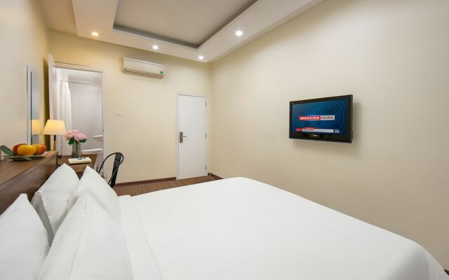 Queen Cafe Hotel & Pub