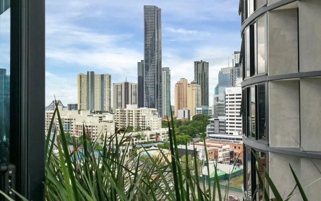 Fortitude Valley 1BRM with Skyline Views