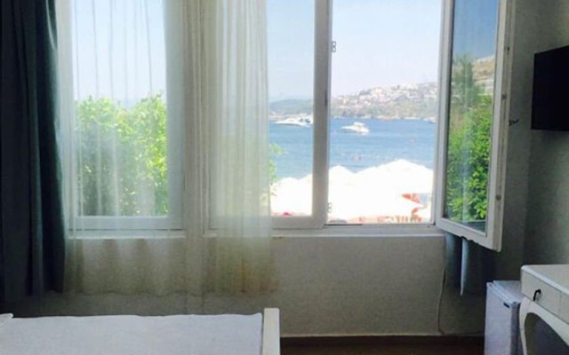 Estrella Beach Hotel