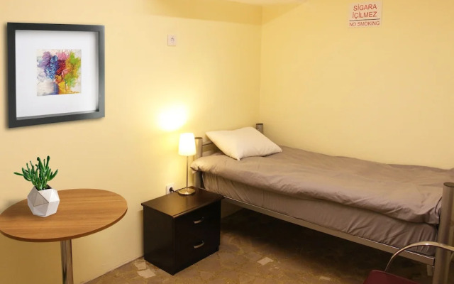Can Pansiyon Apart - Caters to Men - Hostel