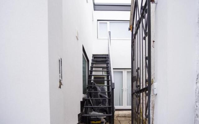 Tallets Apartment with Balcony & Parking