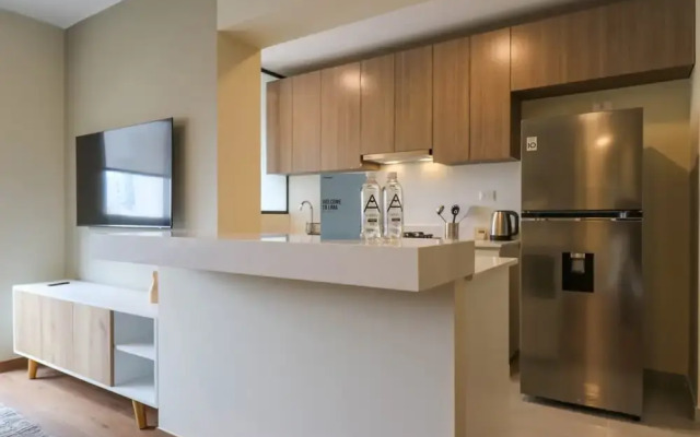 w Glorious 2BR w Perfect Balcony Near Kennedy Park