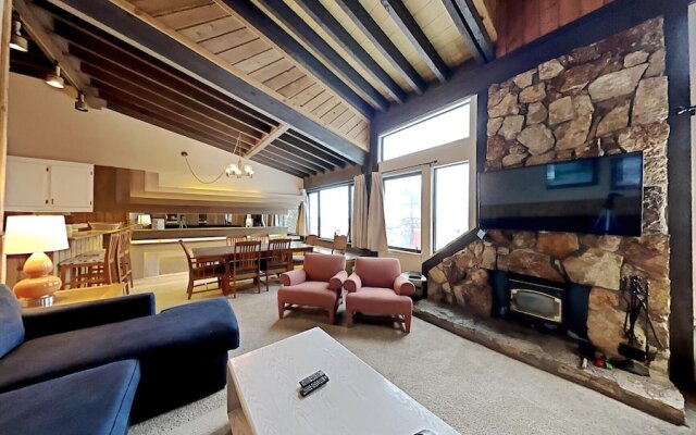 Slopeside Four Bedroom Homes at 1849 Condos - Free Wifi and Parking! by RedAwning