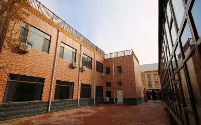 Ease Hotel (Tianjin West Station Hebei University of Technology)