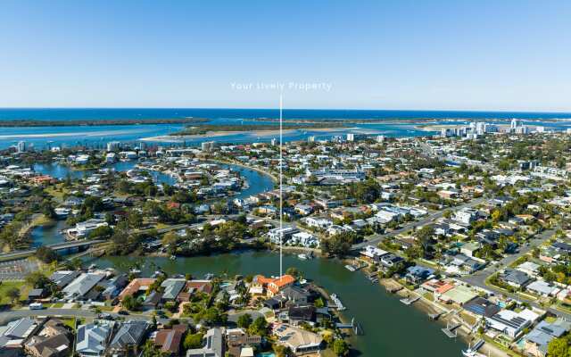 Waterfront Family Entertainer   5 Bedroom   Pool
