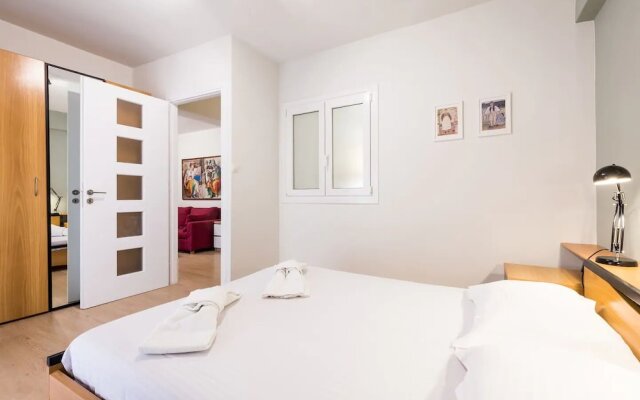 Downtown urban apartment for 4 people in Plaka