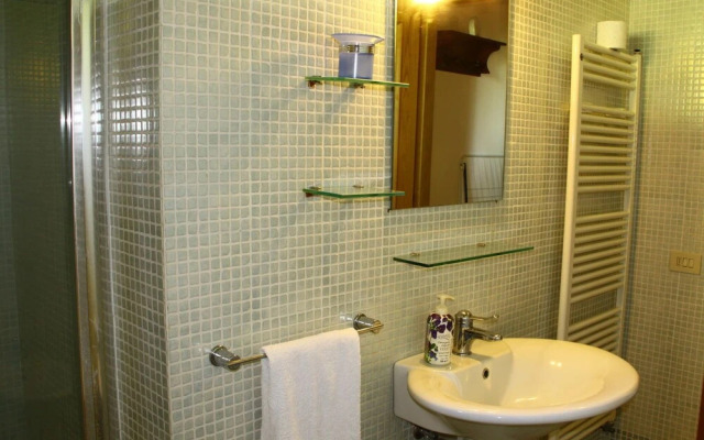 Rustic Farmhouse Living Vinci's Treasures