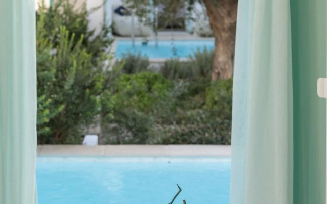 Majo Suites Hotel