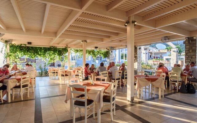 Matina Pefkos Aparthotel