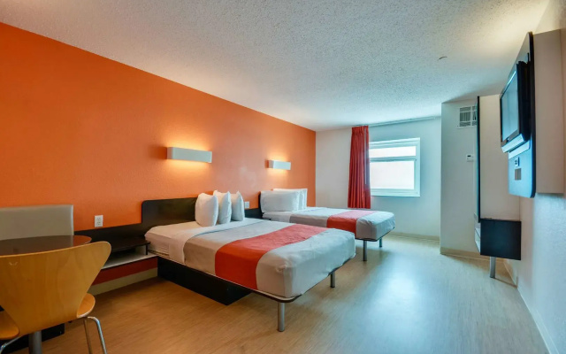 Motel 6 Biloxi, MS - Beach