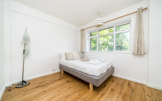 NEW 3BD West Kensington Flat Close to City