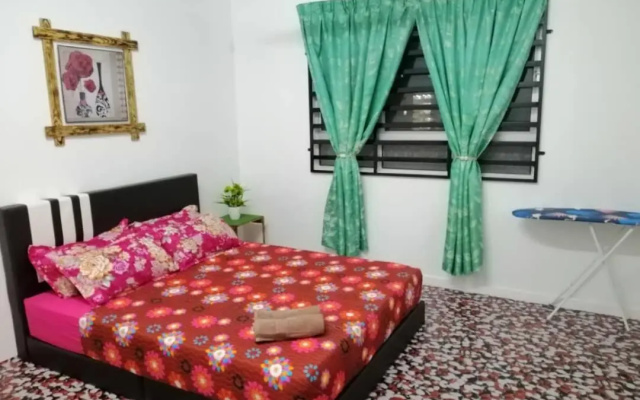 Homestay Camelia Kuala Terengganu SEROJA HOUSE - View Drawbridge & KTCC – Guest Rooms – Kuala Terengganu