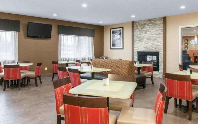 Comfort Suites Terre Haute University Area