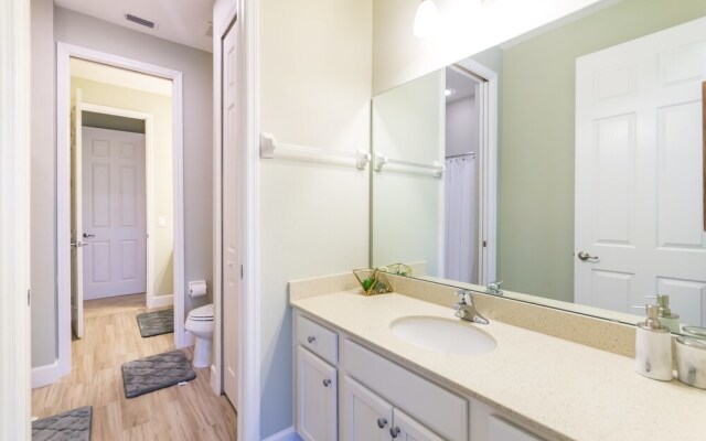 Solterra - 7004 Oak Wood Street