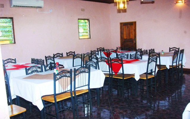 Woodlands Lodge & Tours