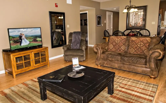 Cedar Lodge 302