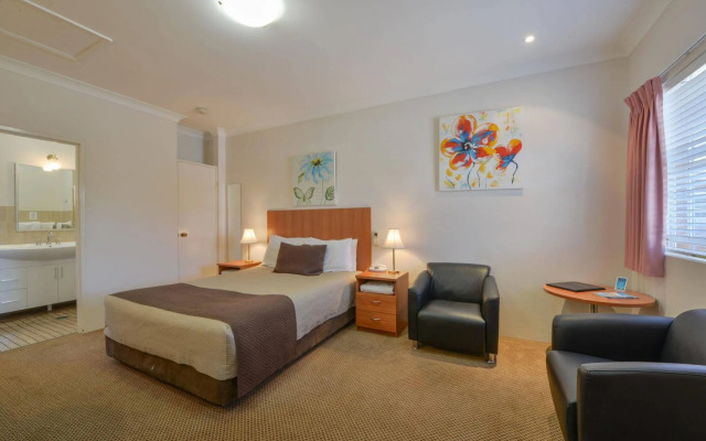 Cadman Motor Inn & Apartments