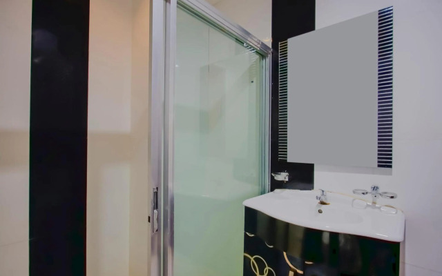 Vaccinated Staff - OYO 838 Manila Crown Palace Hot