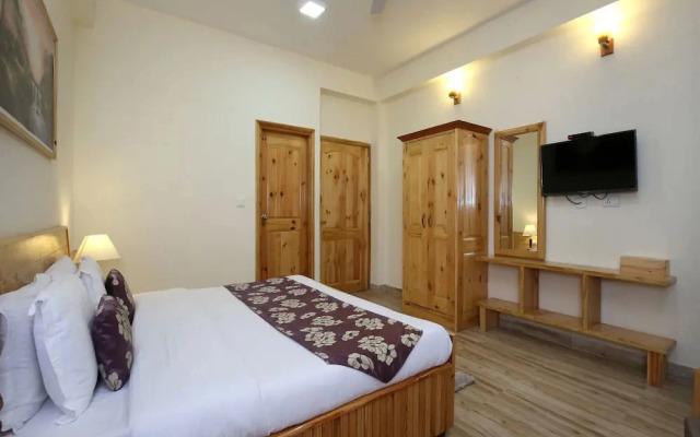 OYO 9995 Manali Plaza