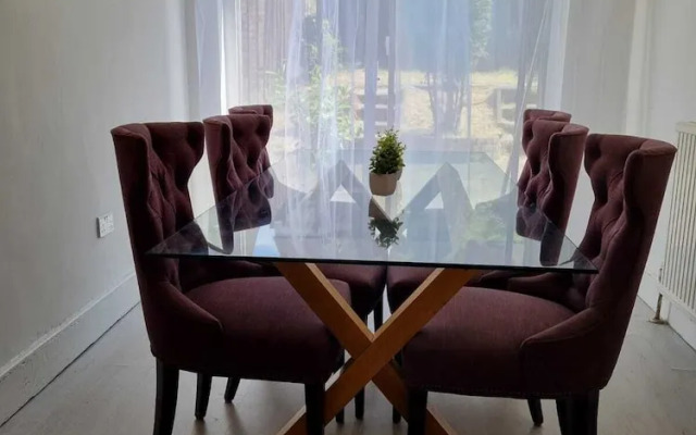 Large 4 Bed Terraced House