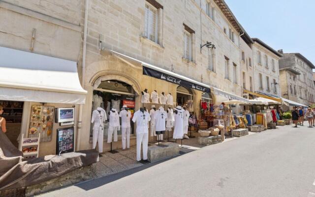 Modest Holiday Home in Avignon next to the City Centre