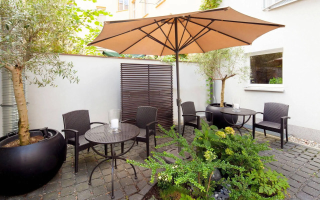 ADELANTE Boutique Hotel