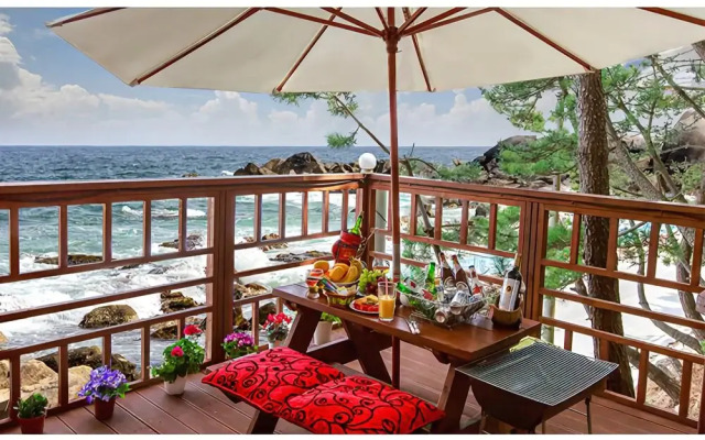 Yangyang Seaglow Rainbow Pension