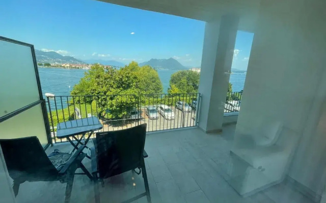 Isole Apartment With Pool and Lake View in Baveno