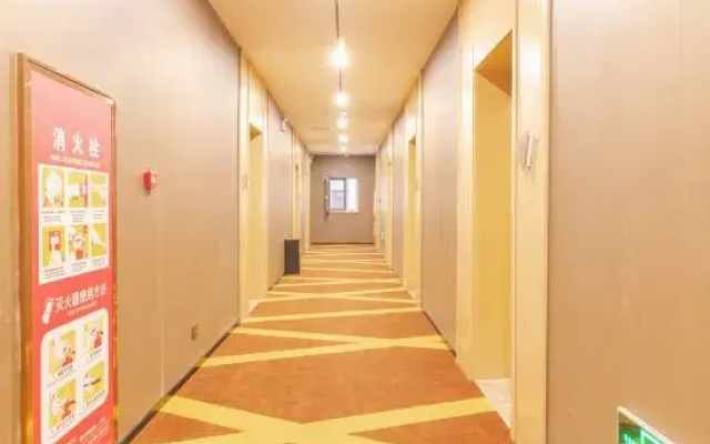 IU Hotel (Jinan Railway Station)