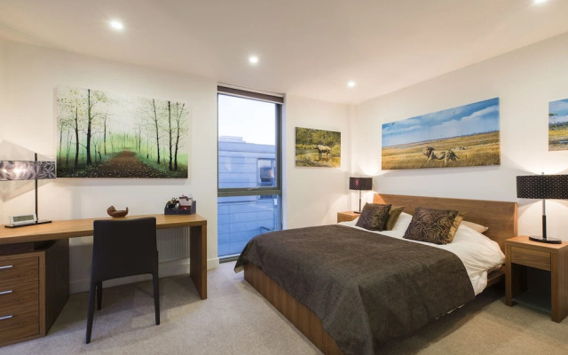 JOIVY Trendy Islington Flat for 2 with Patio