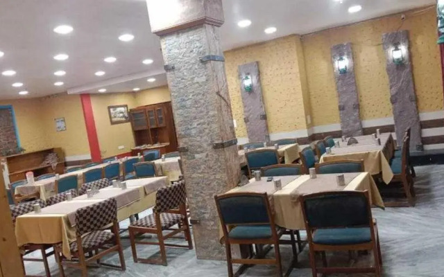 Pop 90621 Hotel Vedant