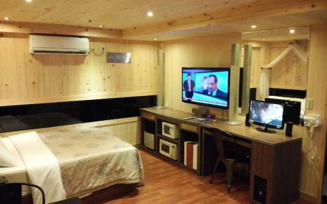 Film 37.2 Hotel