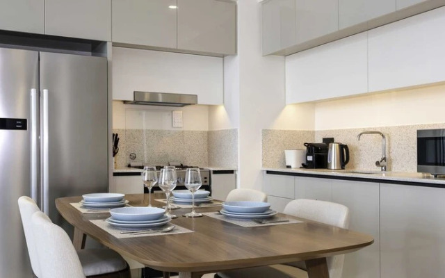 LUX The Marina Vista Beachfront Suite 2