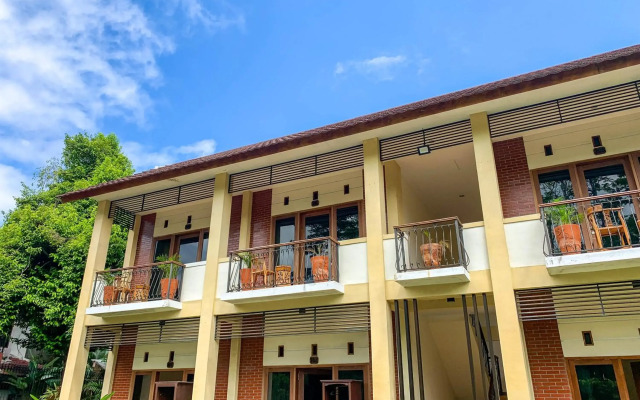 OYO 261 Sasono Putro Guest House