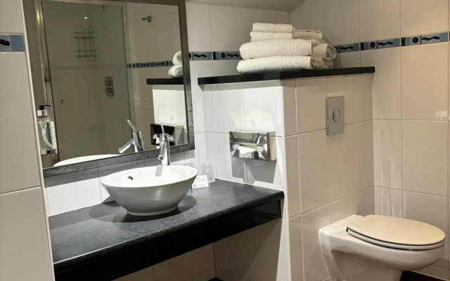 Holiday Inn Ellesmere Port by IHG