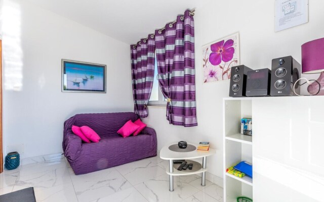 Nice Home in Kastel Stari With Wifi and 2 Bedrooms