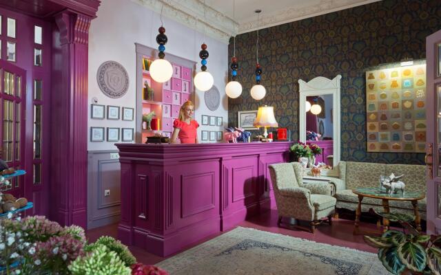 Hotel 19