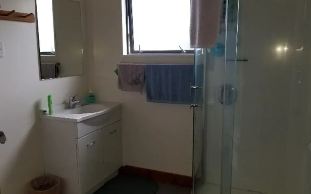 Bob & Maxines Backpackers
