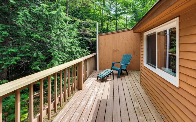 Bartlett Vacation Rental w/ Wraparound Deck!