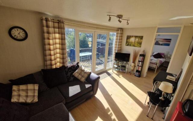 60 upperlakeside glan gwna