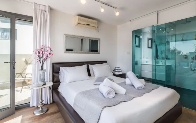 Magical Terrace Best Location in TLV 2BR