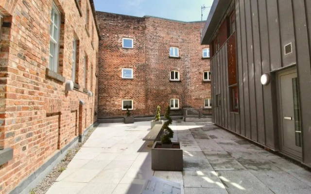Campbell Square Apartment