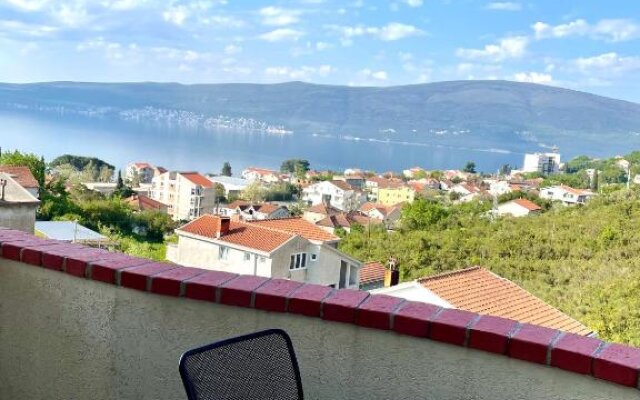 Lovely apartment with stunning view on Kotor Bay