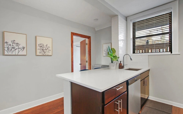 Classic & Charming 2BR Apt in Lincoln