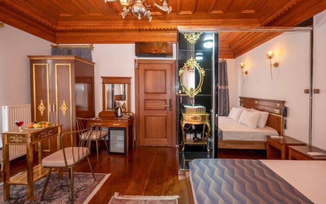 Valeria Antique 1892 Sultanahmet