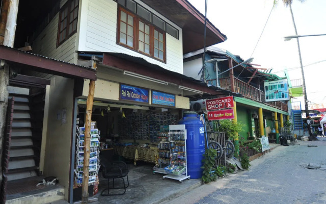 Phi Phi October House
