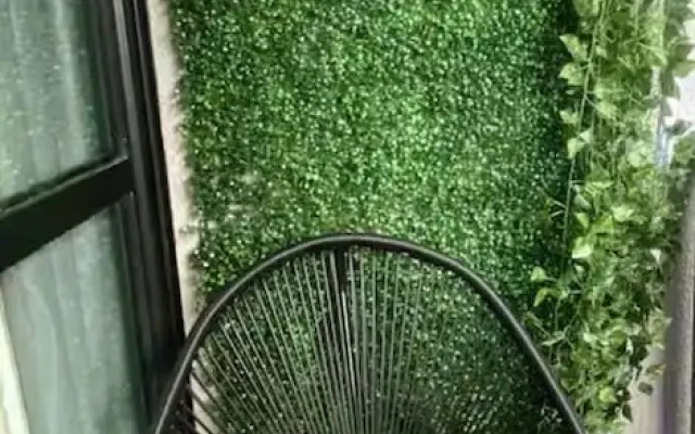 Studio Completo c Wi-fi e Varanda no Centro